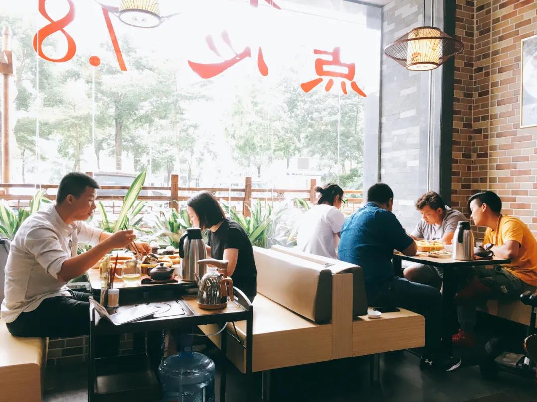Měi gè cāntīng fúwùyuán, dōu shì bàn ge xīnlǐ zhuānjiā! 17 / 5000 翻译结果 Every restaurant waiter is ha(图1)