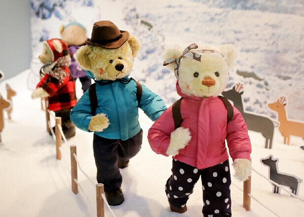 打败星巴克的不是漫咖啡，而是店里的小熊！