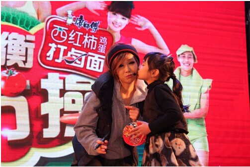 一箱面引发的均衡传奇 康师傅打卤面&郑多燕的故事