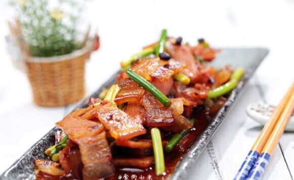 蒜苗炒腊肉