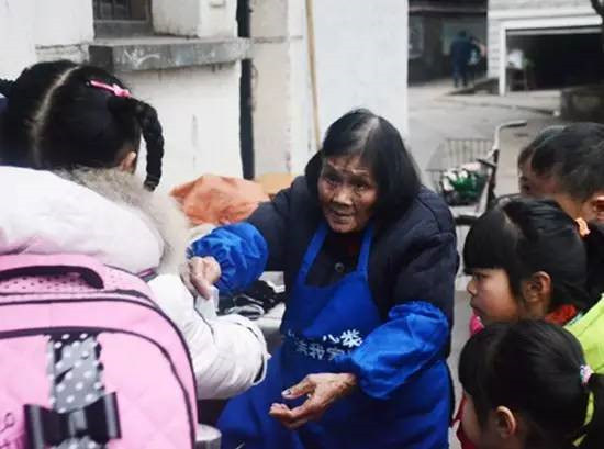 23年只卖5毛钱！这位中国奶奶做出了世界上最珍贵的早餐|餐饮界