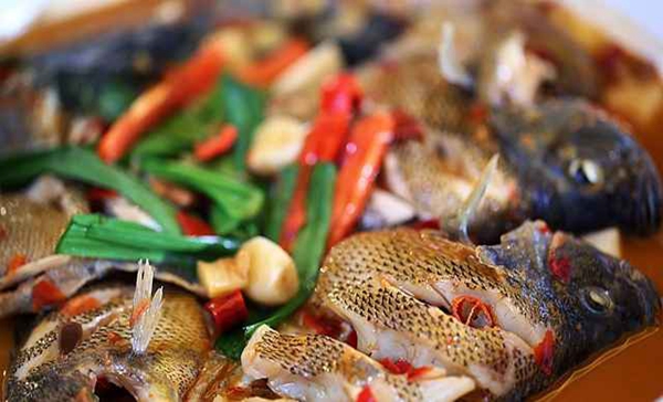 从4张餐桌的小餐馆到20多家直营店，他是如何做到的？|餐饮界