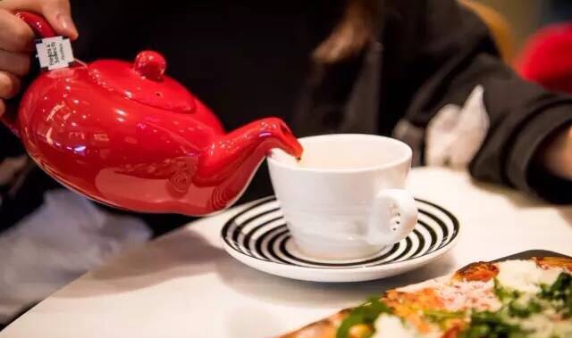 干餐饮之前，他们看我是王思聪，之后我就成了王宝强！