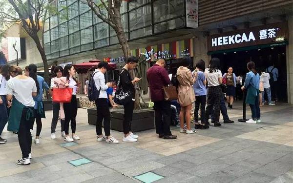排队6小时买一杯奶茶，这些新晋网红自带什么成功密码？|餐饮界