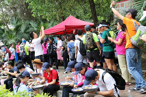 2017深圳百公里惊现一群吃货，口径30厘米的大老碗成焦点