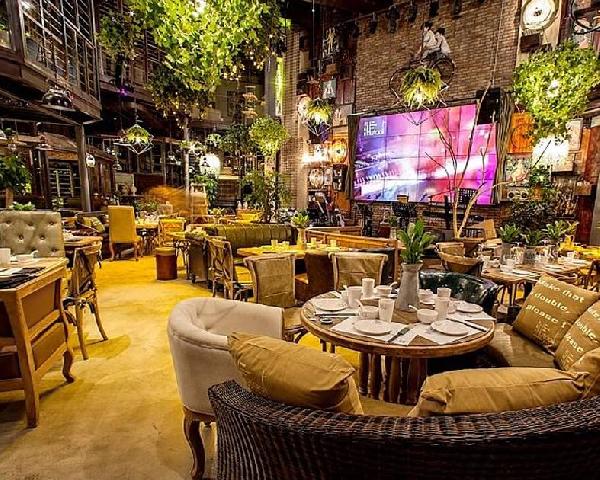 开便利店、书店、花店、家具店……餐饮老板开始跨界！