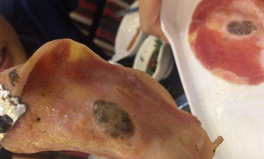 顾客在海口爱尚客餐厅吃到“恶心”烤肉？商家回应：是积血肉