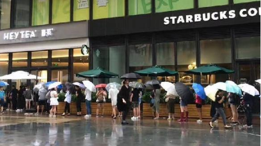 帝都开业首日排队排到星巴克门口！喜茶离成为“巨头”还有多远？