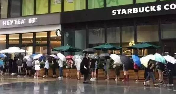 卧底喜茶北京代购群：排队没升级，黄牛却“升级”不少