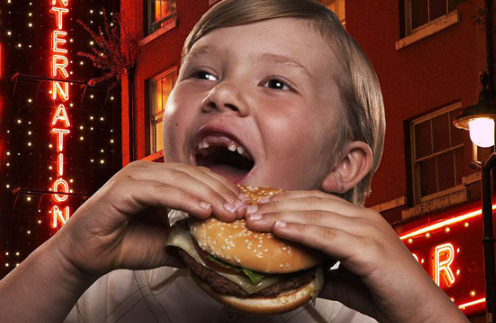 吃汉堡咬到碎石崩了牙，餐饮企业赔7千医疗费