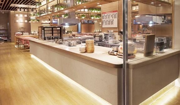 御用设计师独家揭秘：西贝“一字型”明厨背后的7个动线心机！