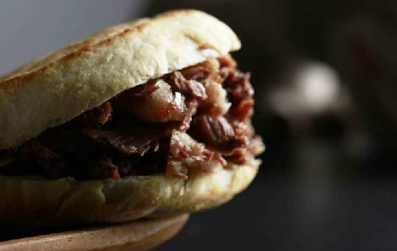 第一次创业失败后，他3年磨一剑，让驴肉火烧今年大火！