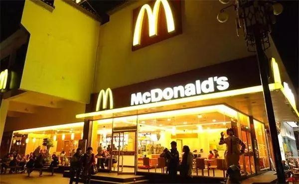 麦当劳的简餐化套路，学晚了被甩几条街！