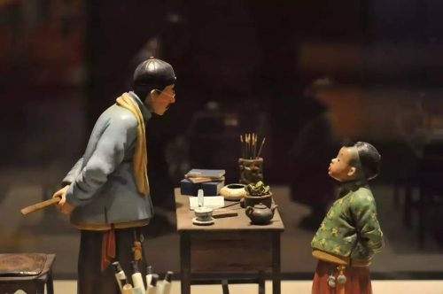 狗不理、大麻花，那是给外地人吃的，煎饼果子才是天津卫的真爱！