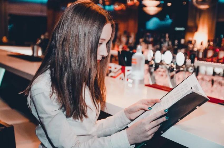 餐厅服务员一个举动，让顾客再也不来你的餐厅，千万别犯！