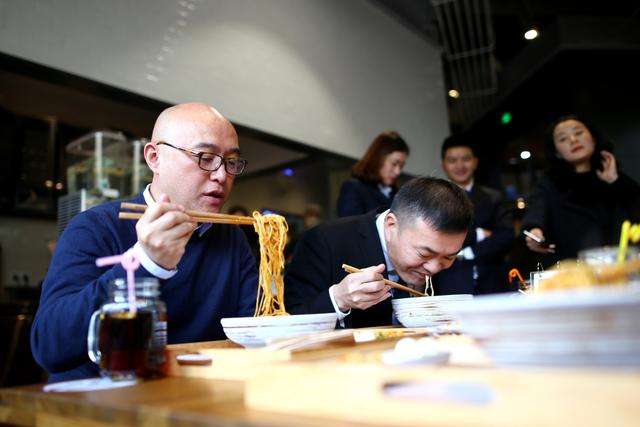 孟非小面将再关一家店，欲改做麻辣方便食品