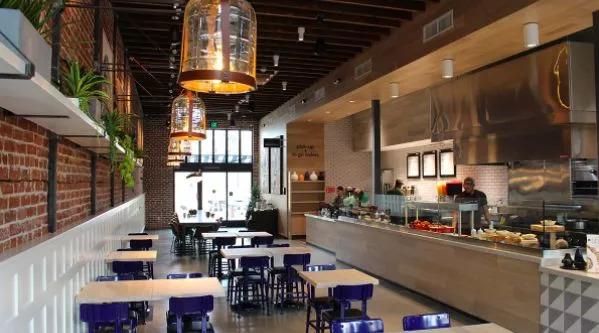 你还在研究“小而美”，餐饮巨头们却“像约好似的”开大店了……|餐饮界