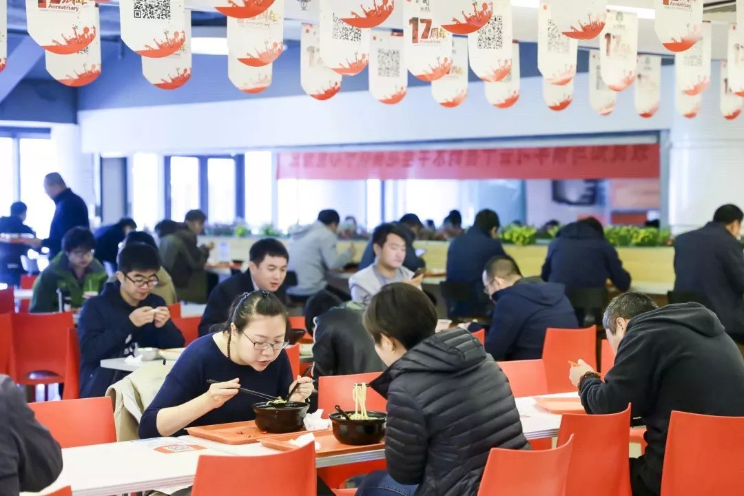 洗牌在即，品牌化团餐“入伙”正当时？ | 餐见|餐饮界