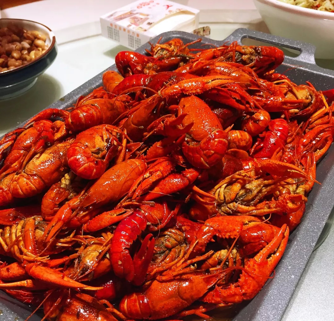 小龙虾旺季来袭：虾源大降50%，餐企还说不赚钱？ | 餐见|餐饮界