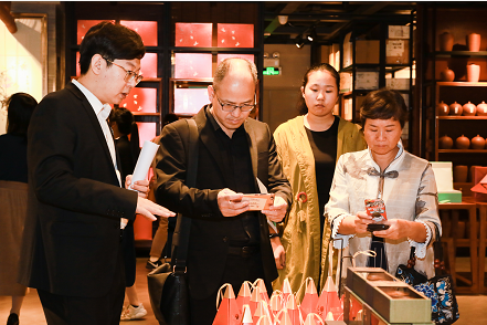 创新求变 与爱相拥 中国茶企的品牌化探索与价值构建|餐饮界
