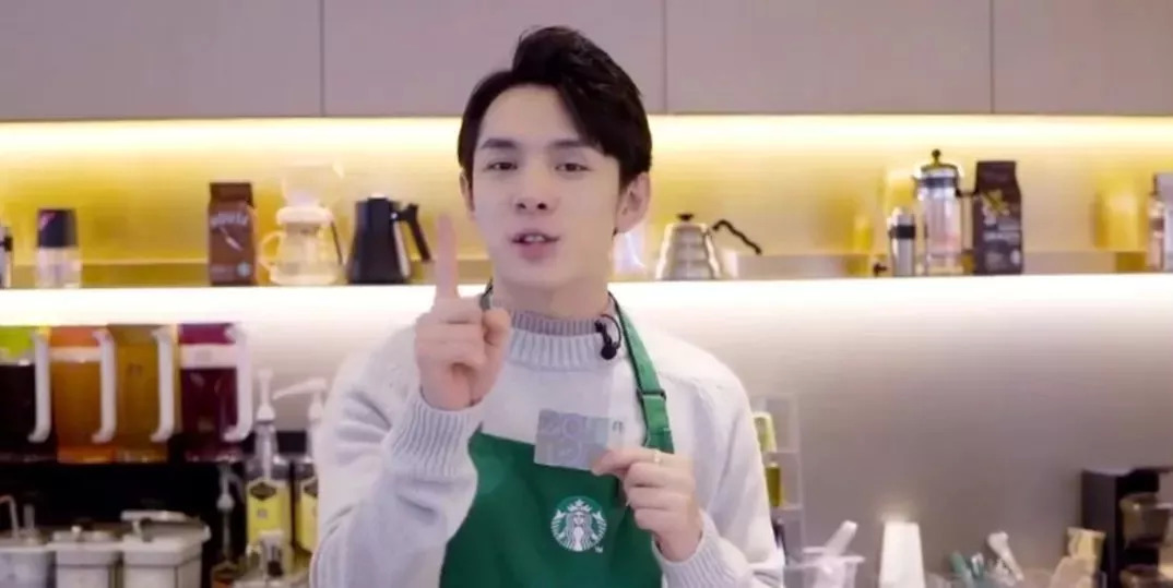 做直播、上淘宝，星巴克、喜茶、奈雪的茶为何都争做“网感少年” | 餐见|餐饮界