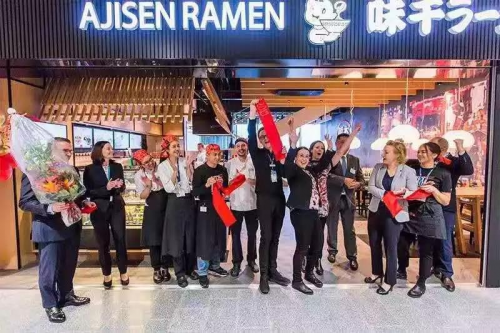 全球900家门店!味千拉面51年坚持大骨熬汤!|餐饮界