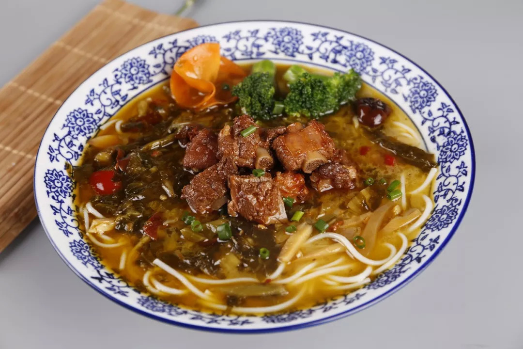 为什么抠门的餐饮老板容易赚大钱，大方的却都关门了？|餐饮界