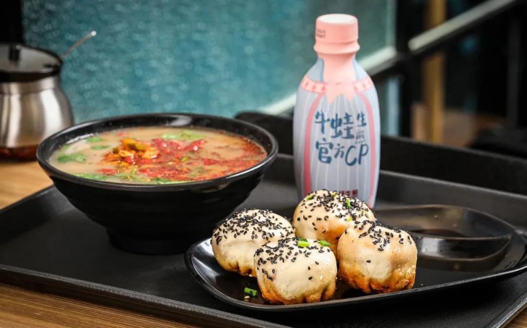 餐饮大事件246期 |海底捞上半年营收200.94亿、星巴克中国首席执行官将换人、“2022黑珍珠餐厅指南” 名单公|餐饮界