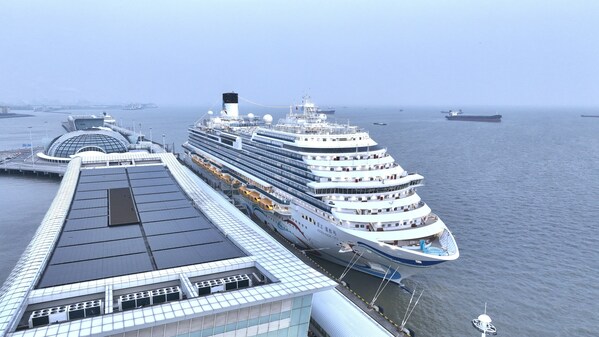 首艘国产大型邮轮爱达•魔都号顺利完成首航