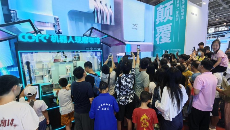 里程碑：全球首台第5.5代COFE+咖啡机器人2024服贸会发布
