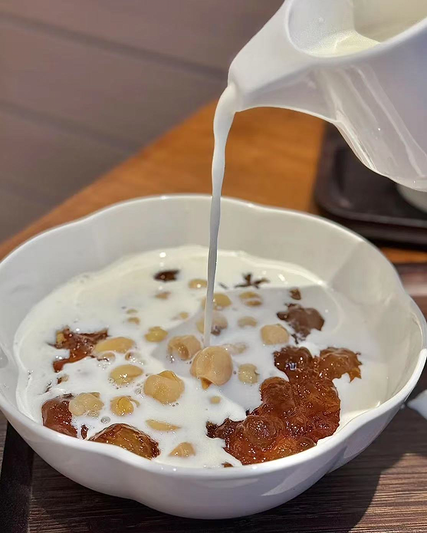 这杯麦记牛奶，怎么悄悄开遍了全国？|餐饮界