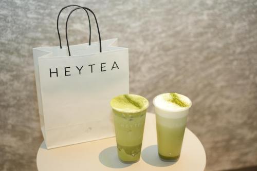 「三倍厚抹」上新一周年，喜茶千目抹茶系列持续人气热销|餐饮界