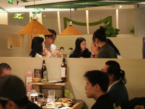 孟慧圆深夜打卡！单日狂卖6万、翻台5轮，沸点计划凭啥火出圈？